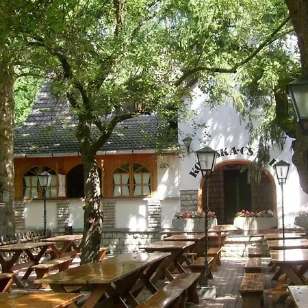 Koloska Apartmanhaz לינה וארוחת בוקר באלאטונפורד