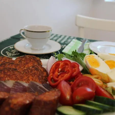 Koloska Apartmanhaz Bed & Breakfast
