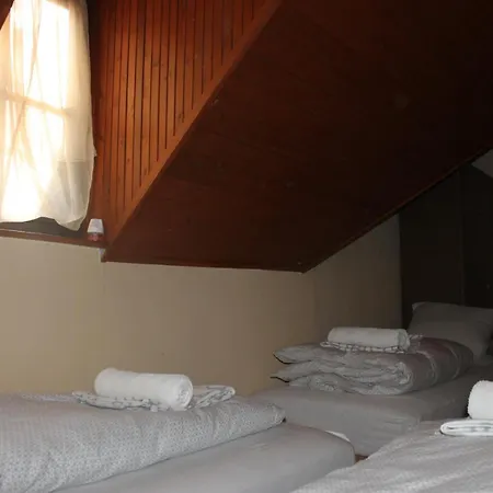 Koloska Apartmanhaz לינה וארוחת בוקר
