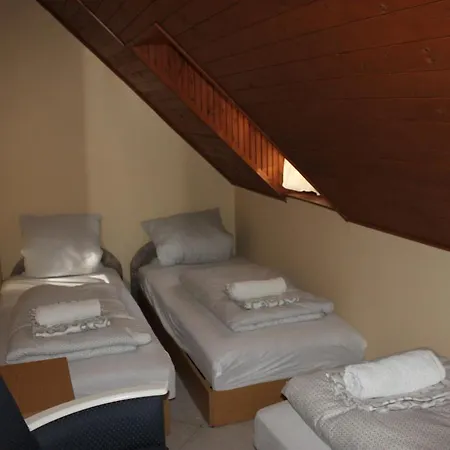 Koloska Apartmanhaz לינה וארוחת בוקר *