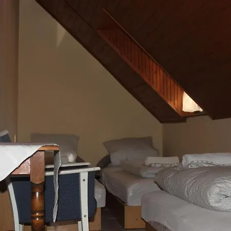 Bed & Breakfast Koloska Apartmanhaz Balatonfured