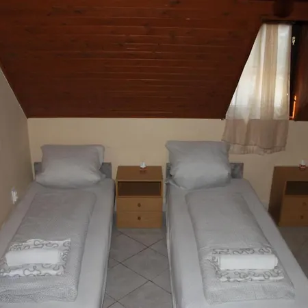 Koloska Apartmanhaz * באלאטונפורד