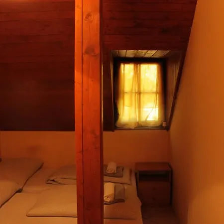 Koloska Apartmanhaz לינה וארוחת בוקר באלאטונפורד