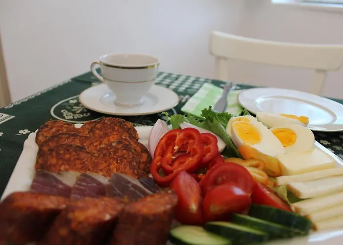 Koloska Apartmanhaz Bed and Breakfast